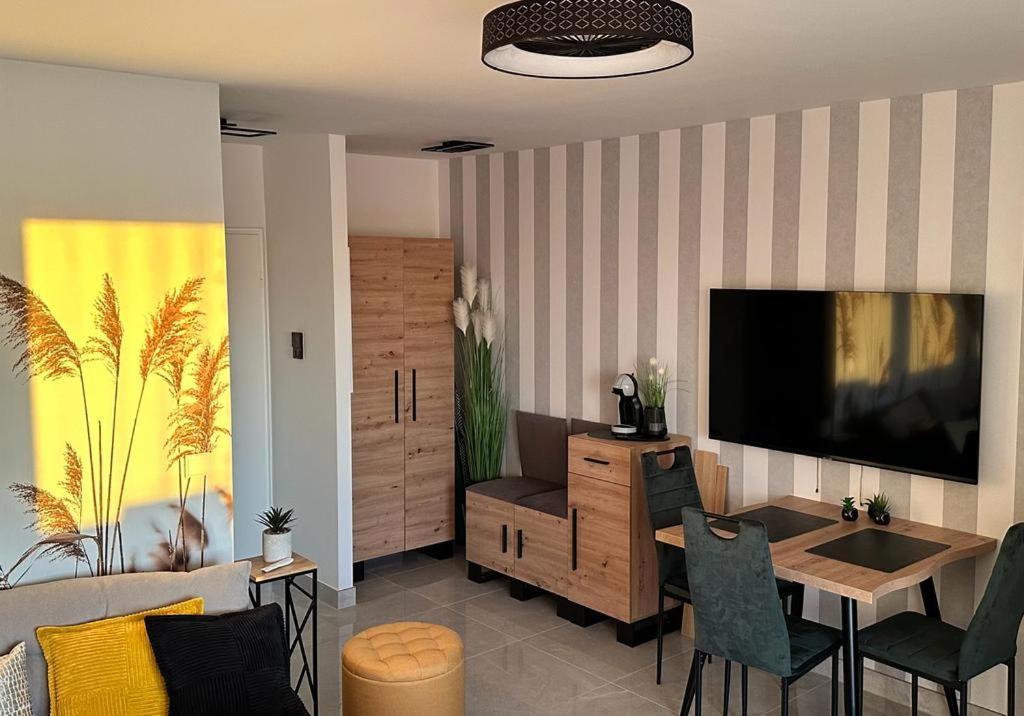 Fewo Sky21 * Langen Exklusives Appartment Vollausstattung / Zentrale Lage *Neu* Esterno foto