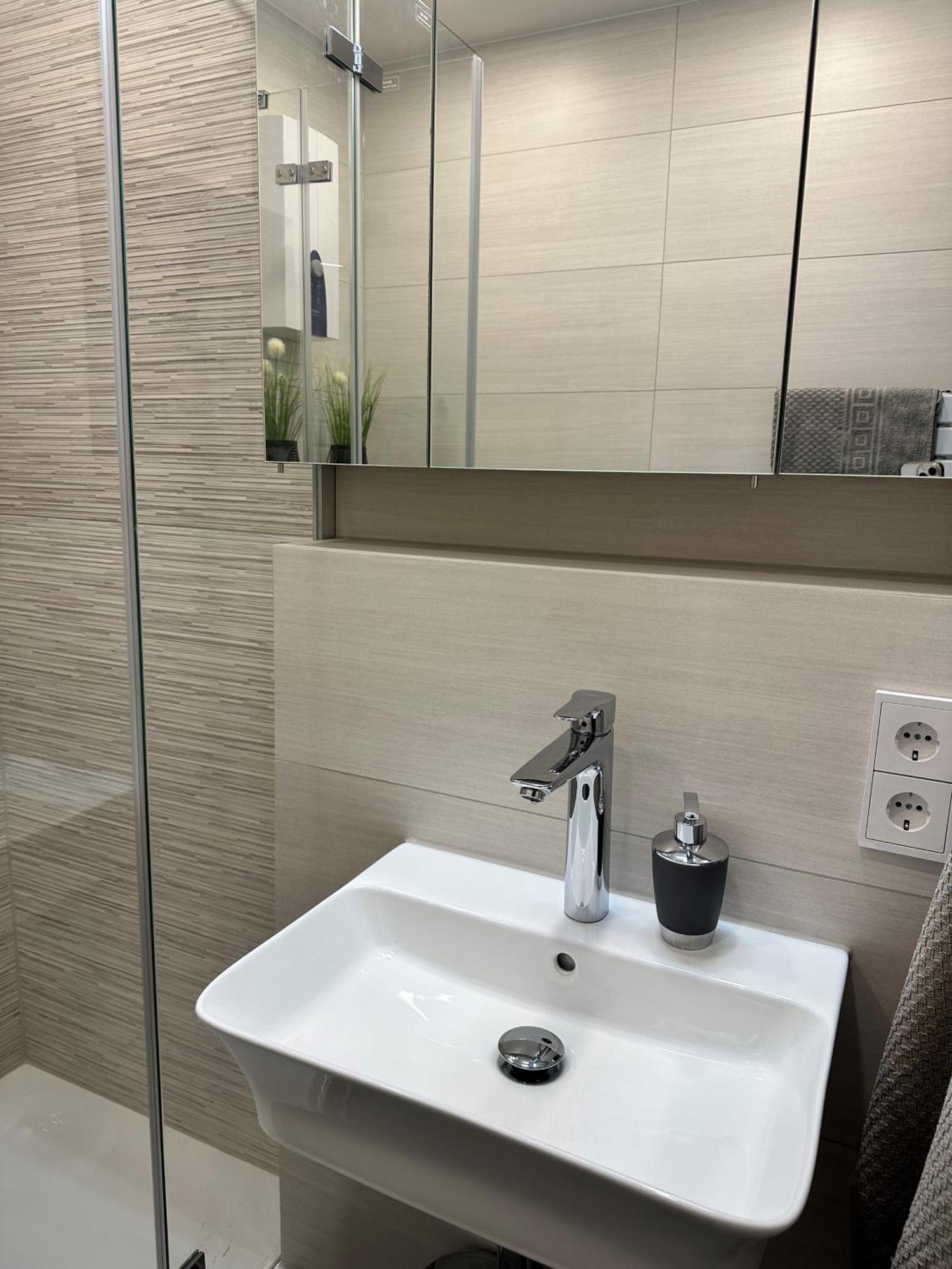Fewo Sky21 * Langen Exklusives Appartment Vollausstattung / Zentrale Lage *Neu* Esterno foto